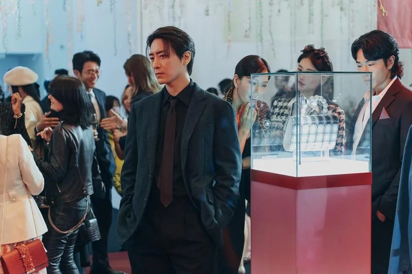 Lee Jun-hyuk as Park Mu-gyeong in The Art of Sarah. Source: Kim Eun jeong/Netflix